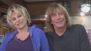 Carmen Russo risponde all’outing su Enzo Paolo: ‘È lui gay? È meglio che parli io’