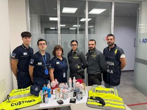 Aeroporto di Firenze: Arrestato un Passeggero con 10 kg di Cocaina Liquida