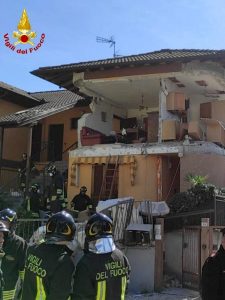 Esplosione in Palazzina nel Pavese: Ferito Senza Dispersioni