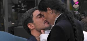 Lorenzo_Shaila_passione_Grande_Fratello_gesto_piccante_MEDIASET_INFINITY_2024.jpg