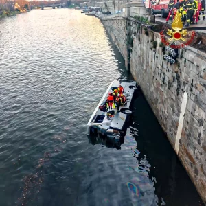 Tragedia a Torino: Bus Turistico Si Ribalta nel Po, Morto l’Autista