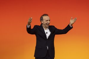 Roberto Benigni in “Il sogno”: un viaggio tra Europa, storia e libertà