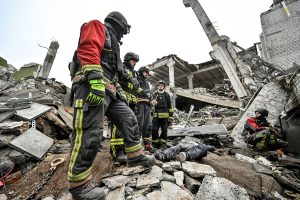 Attacco Aereo Russo su Sumy: 74 Feriti, Tra Cui 14 Bambini