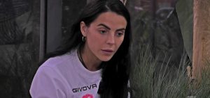 Shaila_Gatta_perde_staffe_Grande_Fratello_MEDIASET_INFINITY_2025.jpg
