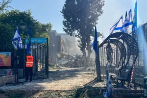 Houthi Lancia Nuovo Attacco su Tel Aviv: Due Missili Raggiungono Israele