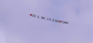 GF: Il commovente aereo di Tommaso Franchi per Mariavittoria fa scoppiare le lacrime