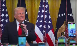 Trump sul Mese della Storia delle Donne: ‘I Transgender Non Esistono’