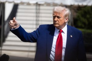 Trump Avverte la Cina: Pronti Dazi al 50%