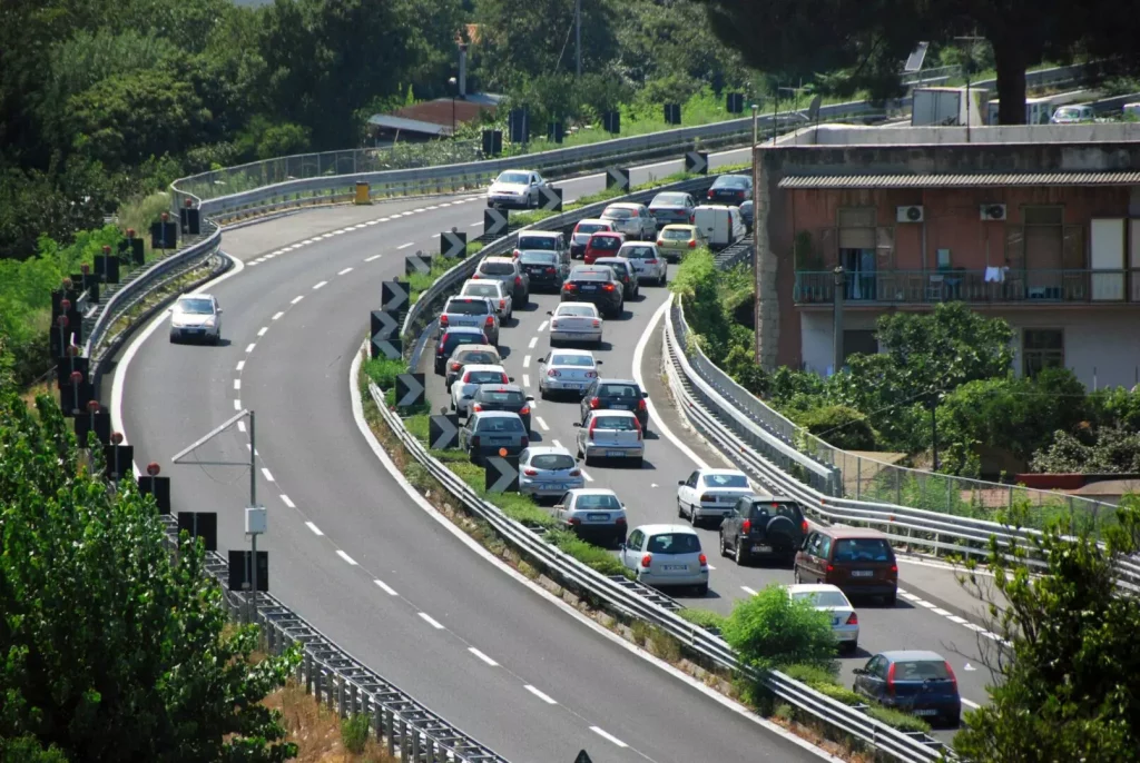 1744653629_Coda-autostrada.jpg