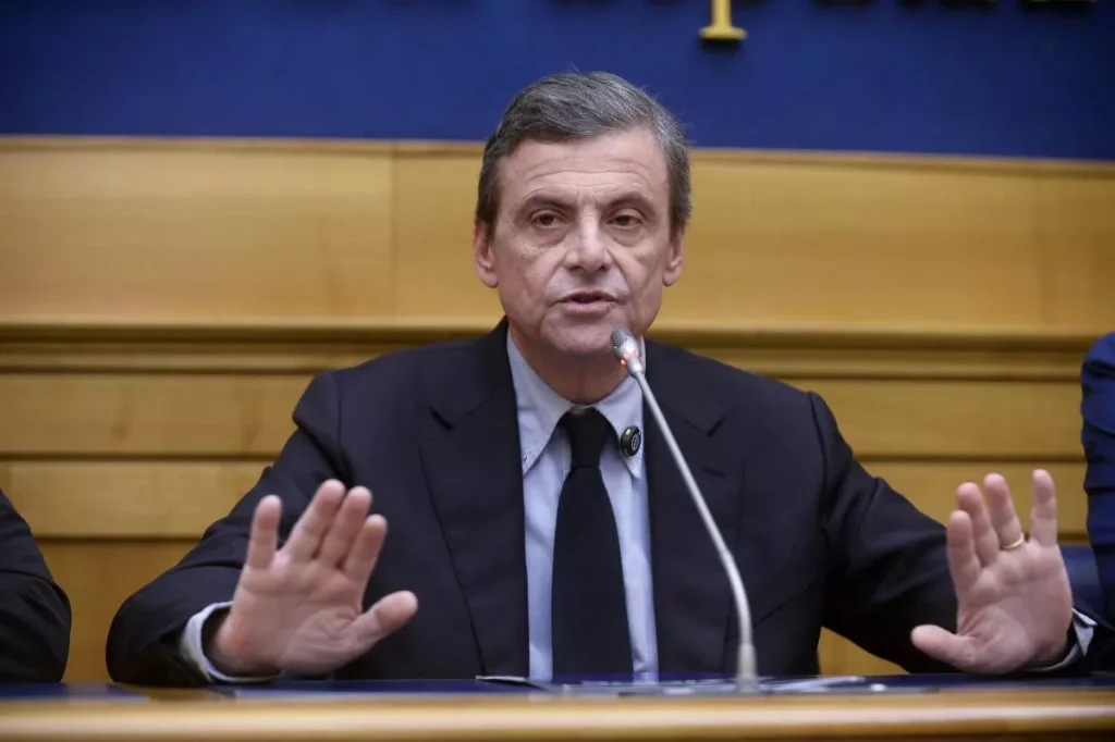 Il leader di Azione, Carlo Calenda, critica duramente il Documento di Economia e Finanza...