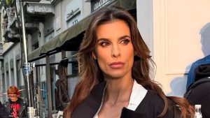 Elisabetta Canalis sul set a Milano: l’attrice brilla in solitaria con il suo talento