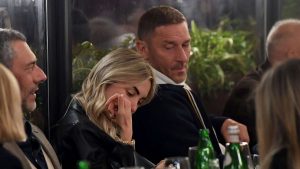 Francesco Totti e Noemi Bocchi visti insieme al ristorante: l’incontro che ha fatto scalpore