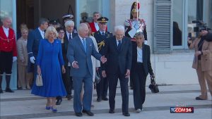 Camilla al Quirinale sfoggia una spilla storica della regina Vittoria