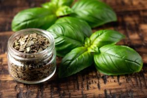Basilico-secco-Depositphotos_806621506_XL-scaled-e1744986906887.jpg