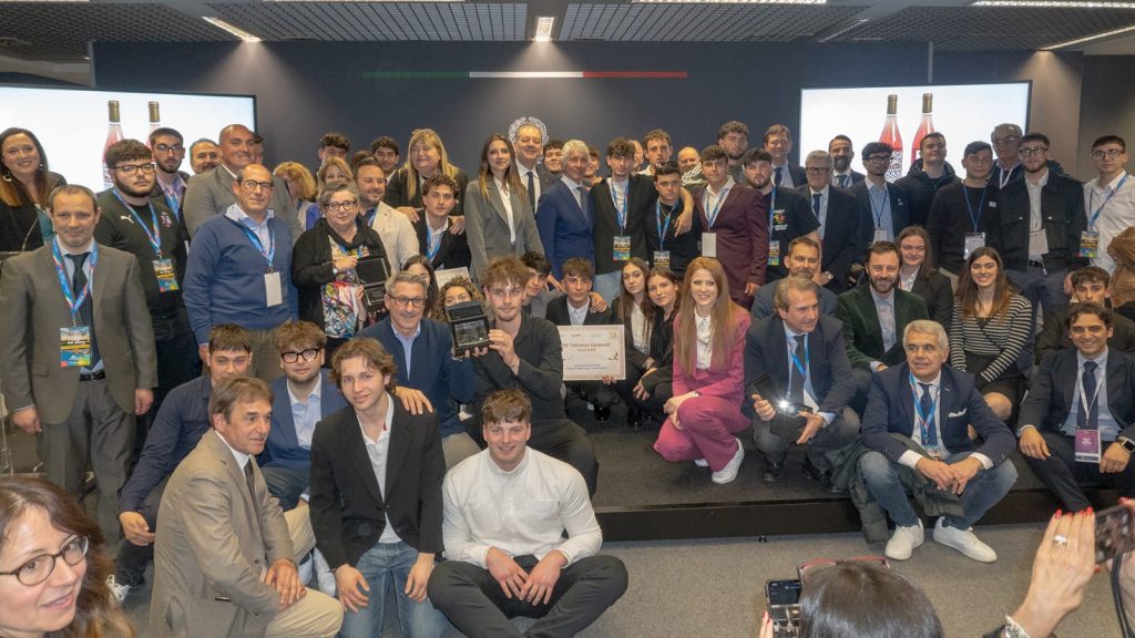 Premiati i vincitori del 9° Concorso Enologico per Istituti Agrari al Vinitaly 2022: scopri i migliori vini!