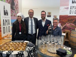 Vinitaly: Caner Celebra Prosecco e Tiramisù, Icone della Tradizione Trevigiana