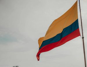 "Tragedia in Colombia: Ricercatore Italiano Ritrovato Senza Vita, Sindaco Annuncia Ricompensa per Informazioni"