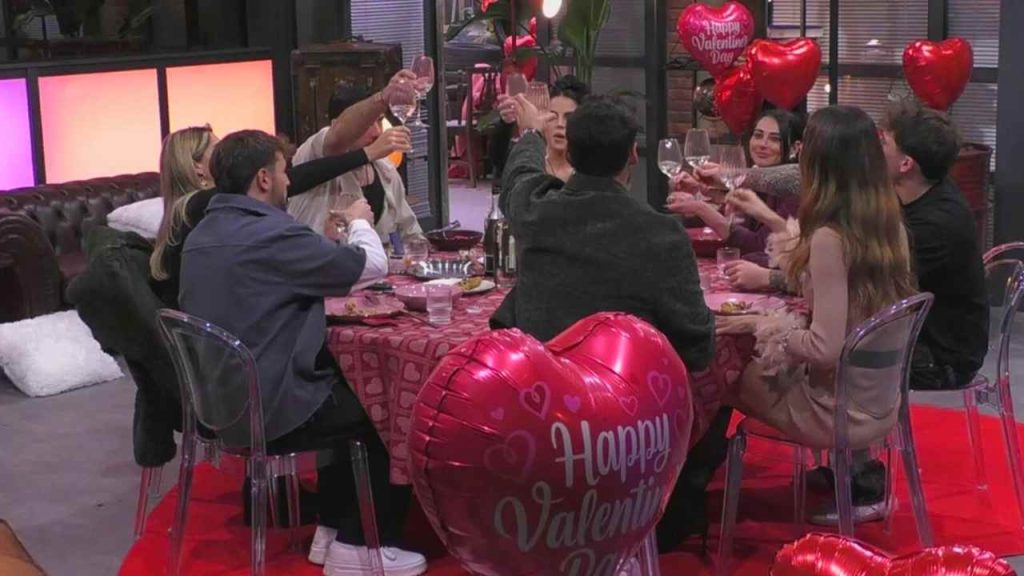 Il Grande Fratello: amori che sbocciano e amori che sbiadiscono Il Grande Fratello è noto non solo...