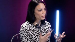 La figura di Elodie durante un party di anteprima Elodie, cantante di successo, ha raccontato...