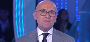 Grande_Fratello_nuova_edizione_settembre_Alfonso_Signorini_dubbio_MEDIASET_INFINITY_2025.jpg