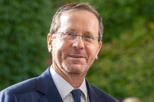 Auschwitz: L’appello di Herzog sul ritorno degli ostaggi come imperativo universale