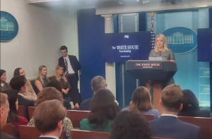 Leavitt: La Cruciale Necessità del Mercato USA per la Sopravvivenza delle Aziende