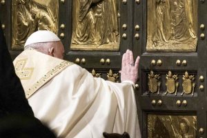 Papa-Francesco-Porta-Santa.jpg