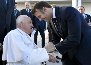 Papa-Macron.jpg