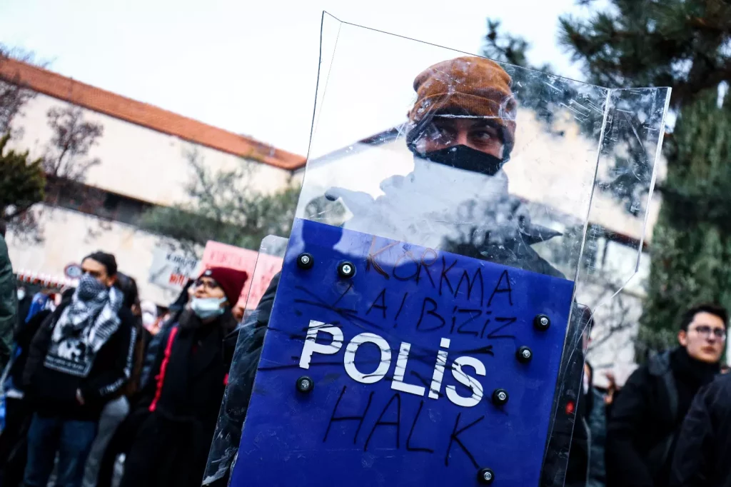 Polizia-turca-2.jpeg