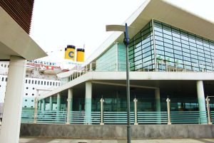 Incendio Notturno al Porto di Savona: 17 Auto Distrutte nelle Fiamme