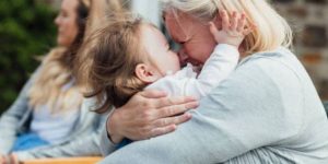 Perché le nonne sono più legate ai nipoti che ai figli: un legame speciale