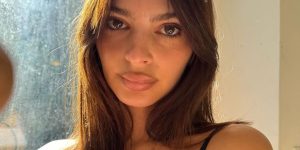 Emily Ratajkowski e il taglio di capelli disastroso: la storia su TikTok Emily Ratajkowski ha...