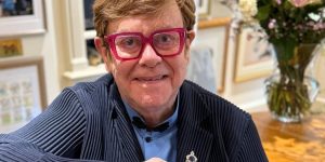 Elton John e la sua battaglia contro problemi di salute Elton John, celebre cantautore britannico...