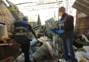 Tonnellate di rifiuti pericolosi sequestrate a Rimini: dieci persone denunciate per gestione illecita