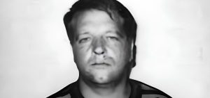 Salvatore Annacondia: L’Ex Boss di Trani che Ha Svelato i Segreti della Quarta Mafia
Scopri la storia di Salvatore Annacondia, l’ex boss di Trani che ha scelto di pentirsi e mettere a nudo le dinamiche della Quarta Mafia, contribuendo a una maggiore comprensione di questo fenomeno senza fornire indicazioni pratiche.