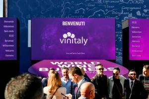 Vinitaly attrarrà 3.000 buyer statunitensi nonostante i dazi confermati