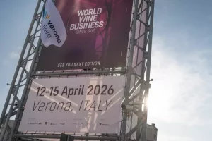 Vinitaly registra un successo con 97.000 presenze, un terzo degli operatori provenienti dall’estero