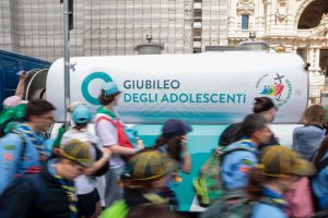 ACEA: L’impegno per gli adolescenti nel nome di Papa Francesco
ACEA si schiera al fianco degli adolescenti, ispirandosi agli insegnamenti di Papa Francesco. Un progetto che promuove la crescita e il supporto dei giovani, valorizzando la loro voce e il loro potenziale. In un’epoca di cambiamenti, ACEA si propone come punto di riferimento, offrendo opportunità e iniziative dedicate per fare la differenza nelle vite dei ragazzi.