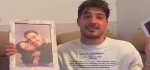 Lorenzo Spolverato in lacrime per Shaila Gatta mentre scarta i regali dopo il GF: i fan lanciano un appello a lei