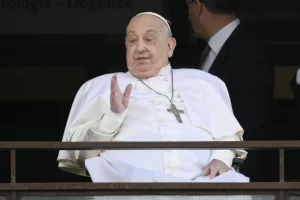 Papa Francesco: la Sua Emozionante Apparizione in Piazza San Pietro ROMA (ITALPRESS) – Una sorpresa...