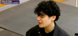 Cuccarini mette in guardia Senza Cri: ‘Se continui così, la finale di Amici 24 è a rischio!’ Risposta sorprendente dell’artista: ‘Mi sento inferiore’