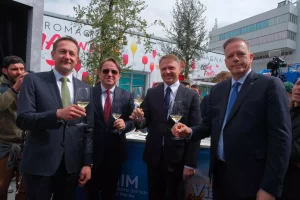 Due commissari europei al Vinitaly per discutere del dialogo sul vino in Europa