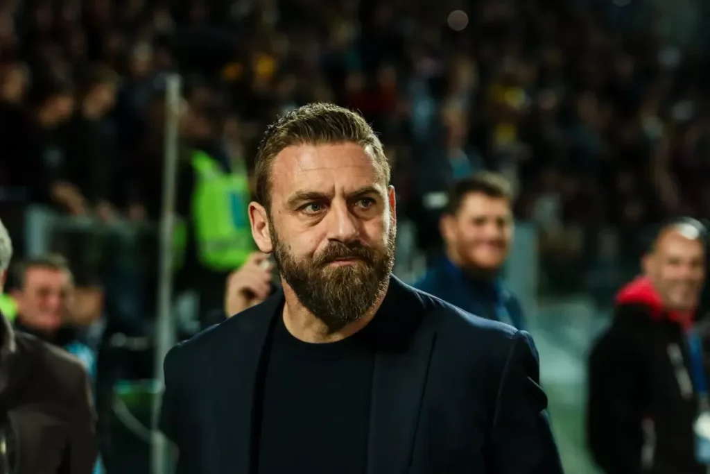 De Rossi: “Orgoglio di allenare la Roma, ma traumatico il momento dell’addio”.