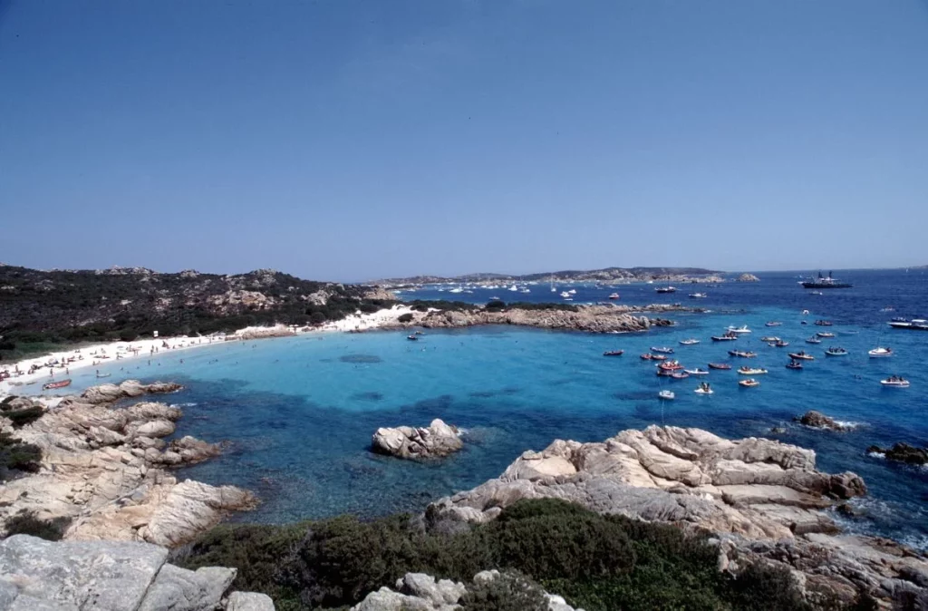 Mobilità per non residenti: 3,7 milioni in Sardegna per Carloforte e La Maddalena.