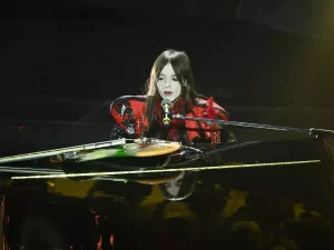 “Volevo essere un duro” di Lucio Corsi conquista il disco di platino: un successo straordinario!