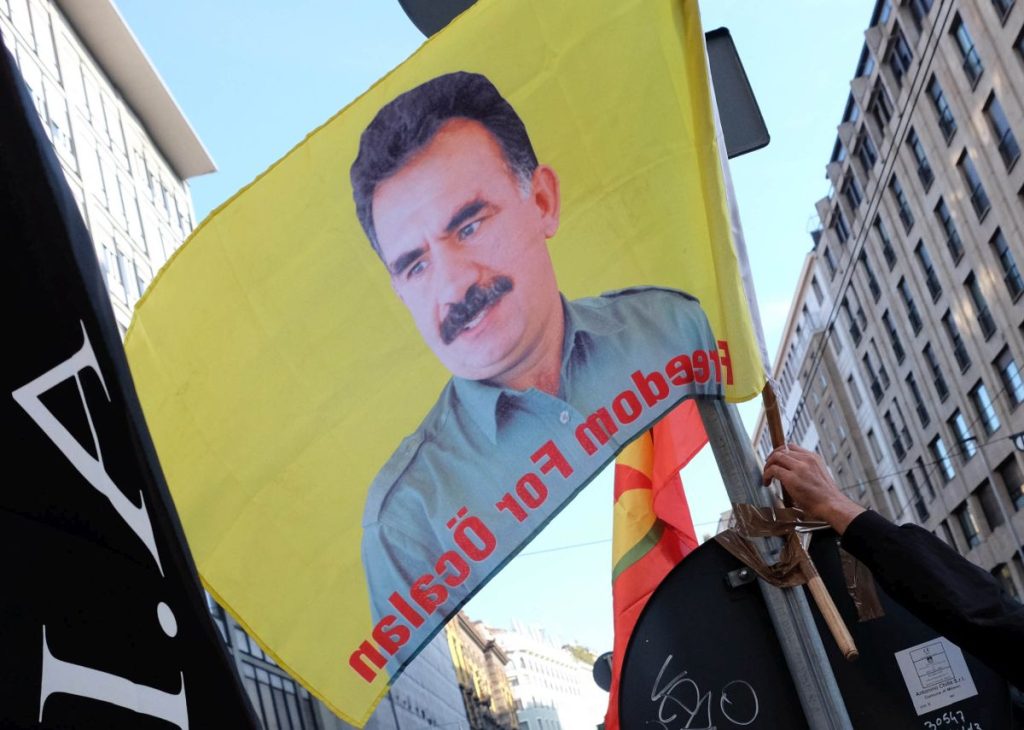 PKK annuncia disarmo e scioglimento: una svolta storica per la Turchia.