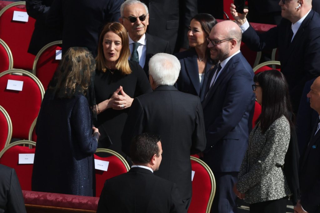 Papa: un messaggio forte per la pace e l’umanità secondo Metsola.