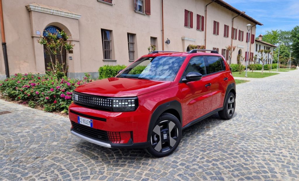 Fiat Grande Panda Hybrid: Il Ritorno di un'Icona Italiana TORINO (ITALPRESS) – La nuova Fiat Grande...