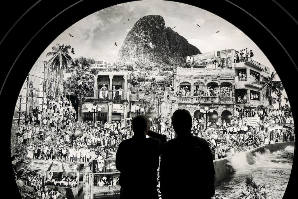 Le Gallerie d’Italia a Napoli ospitano l'artista francese JR con il progetto "Chi sei, Napoli?"...