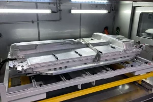 BMW Group e Solid Power sperimentano batterie a stato solido per il modello I7.